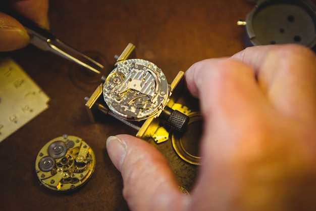 Watch case polishing